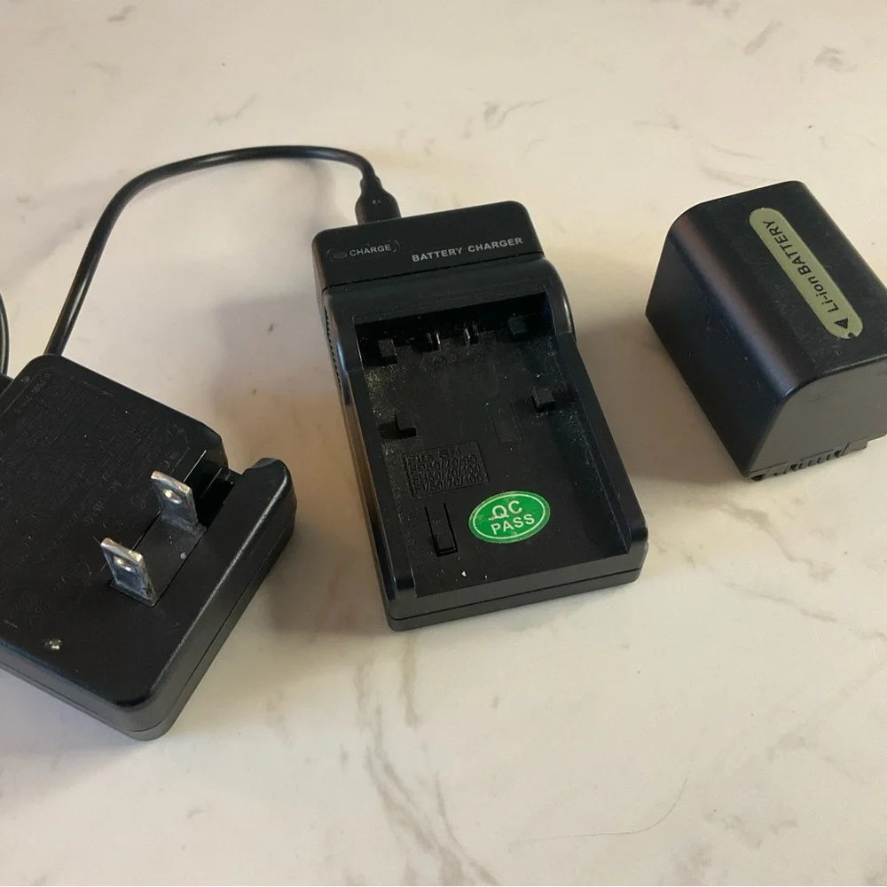 Black Li-ion Battery Charger